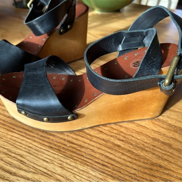 Ash Sandel's Women's 10 Vivan Wooden Platform 4” Wedges Studded Size 10 - Picture 3 of 11